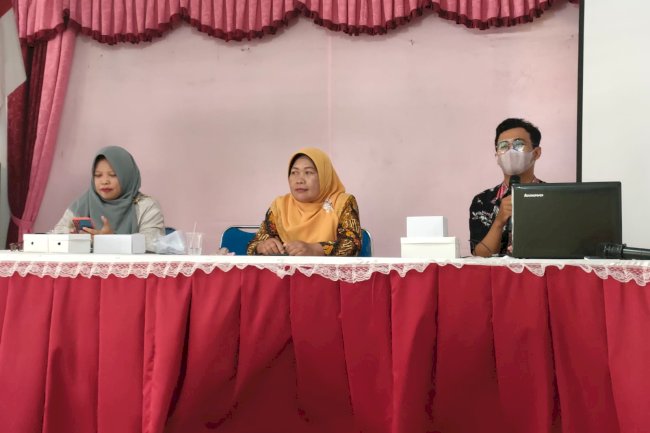 Penyuluhan Kesehatan di Pertemuan Kader Kesehatan Kelurahan Barenglor