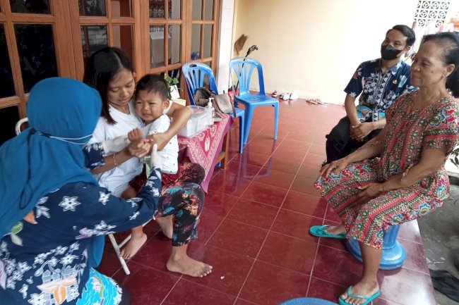 Pengambilan Sampel Kasus Campak di Kecamatan Klaten Utara