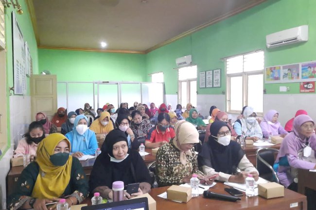 Kegiatan Refreshing Kader Kesehatan Posyandu 