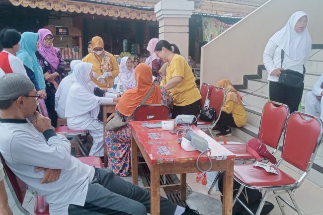 Pemeriksaan Paguyuban Senam Lansia di Masjid Al Aqsha
