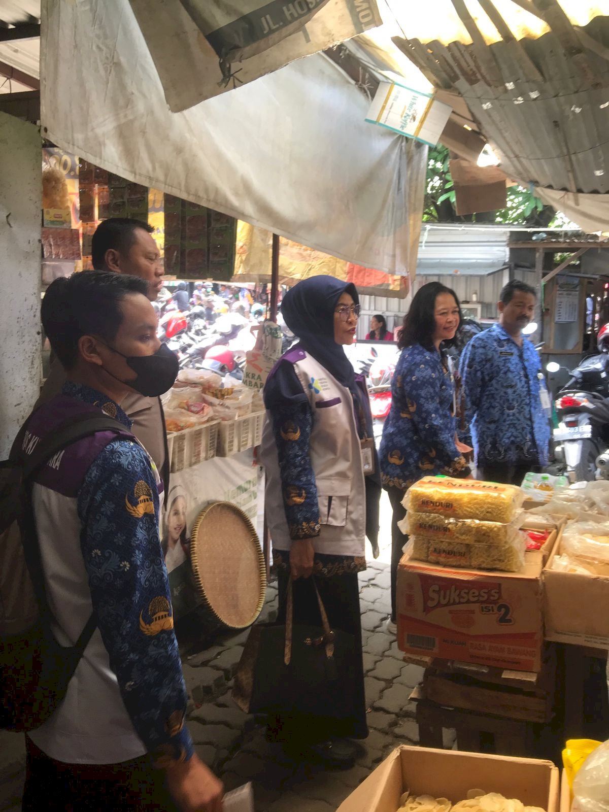 Kegiatan Pemeriksaan Keamanan Pangan Menjelang Hari Raya Idul Fitri 1444 H Bersama Lintas Sektoral