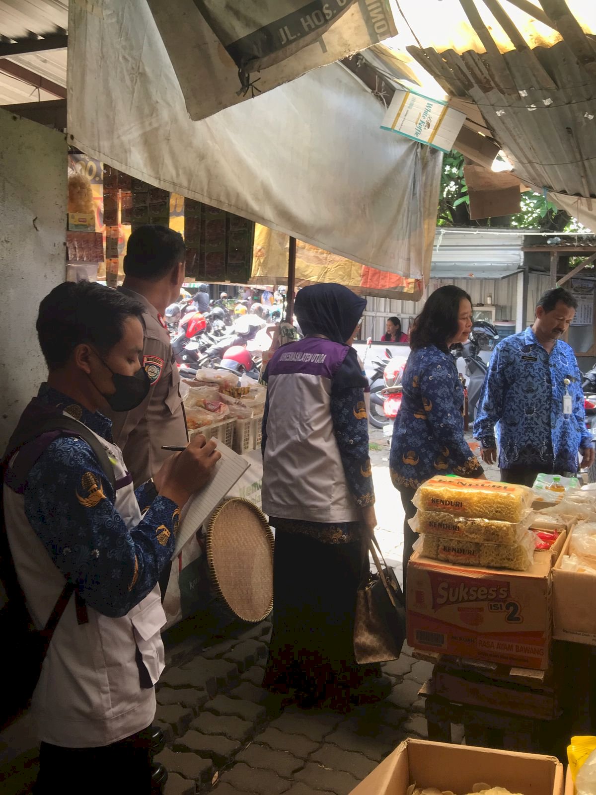 Kegiatan Pemeriksaan Keamanan Pangan Menjelang Hari Raya Idul Fitri 1444 H Bersama Lintas Sektoral