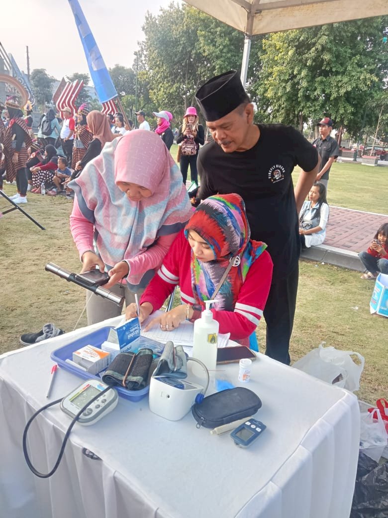 Lomba Senam Kerasi Piala Bupati, Jalan Sehat dan Cek Kesehatan Gratis Tahun 2024 di Alun-alun Klaten