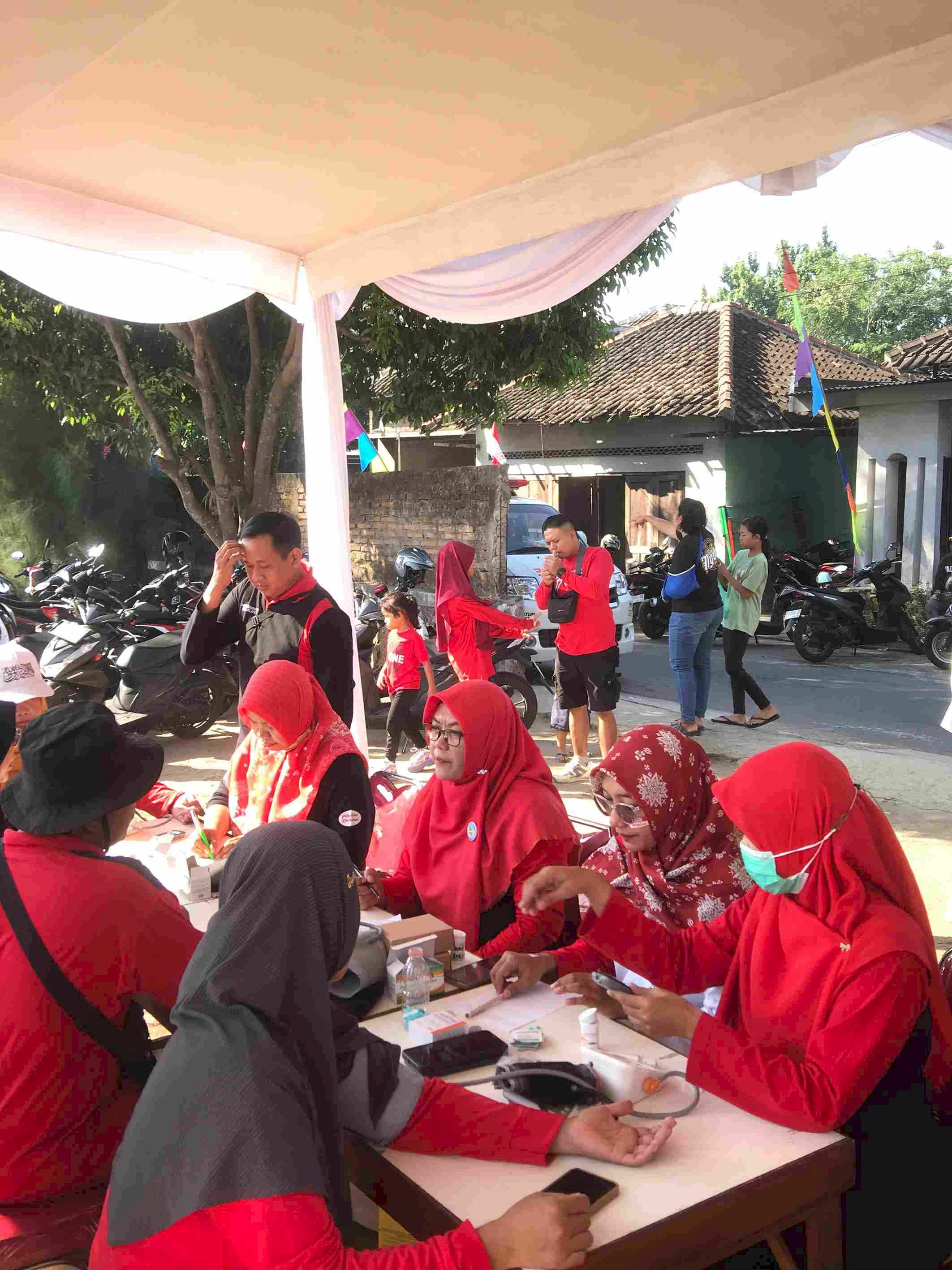 Tim P3K Bertugas pada Jalan Sehat Desa Karanganom