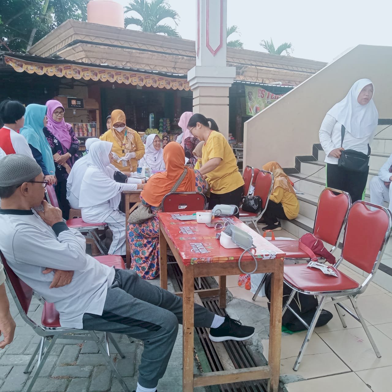 Pemeriksaan Paguyuban Senam Lansia di Masjid Al Aqsha