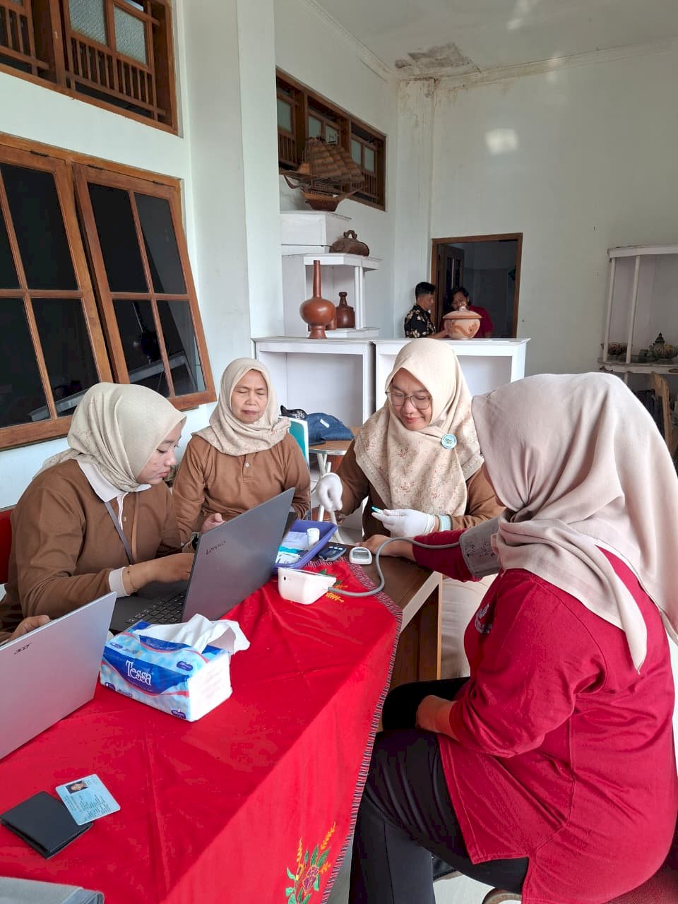 Cek Kesehatan Gratis dan Senam Pagi Bersama Ibu Fahrani Eka Wahyudiana