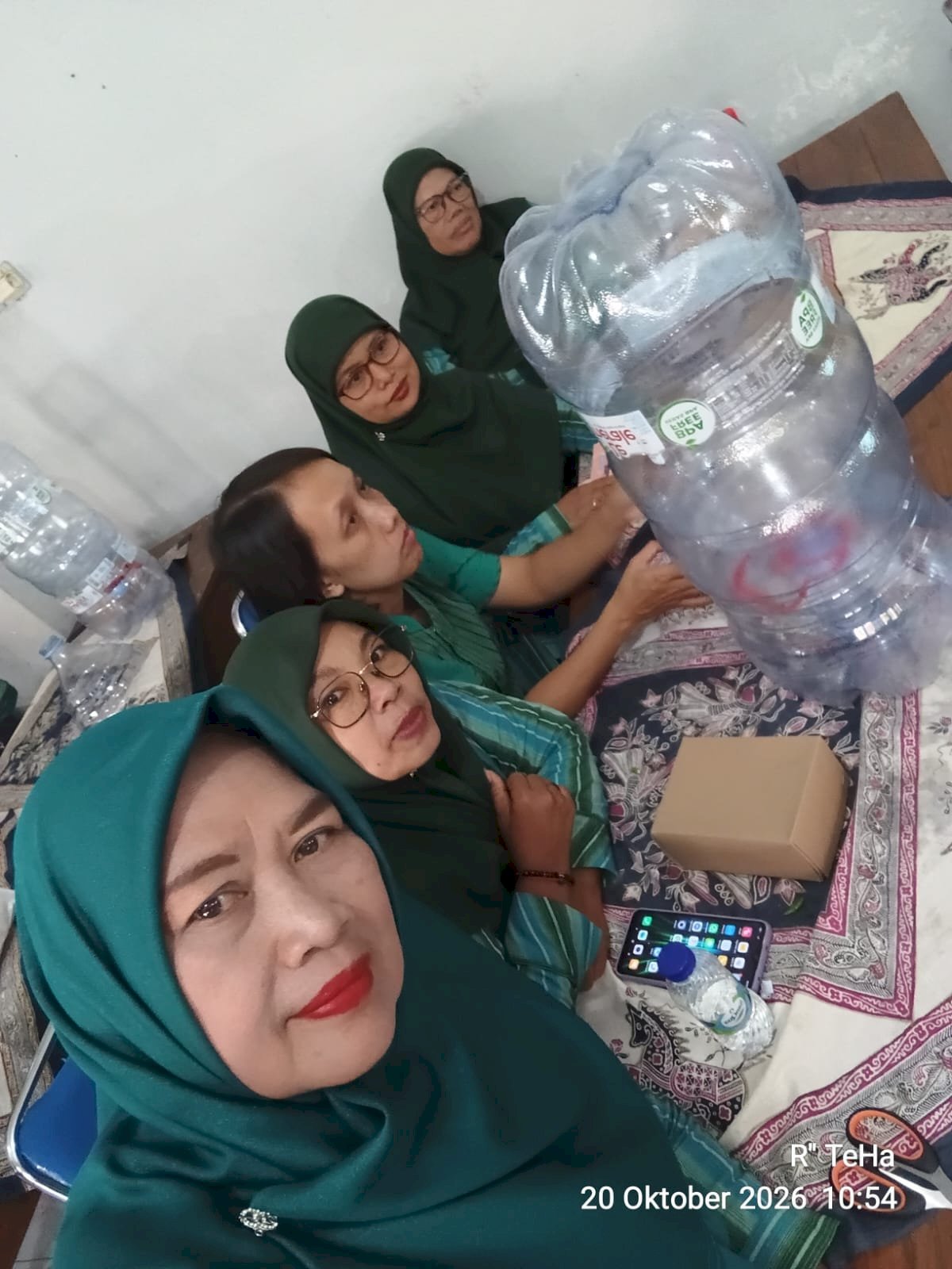 Pertemuan Kader Kesehatan Kelurahan Barenglor dan Praktik Pembuatan Komposter